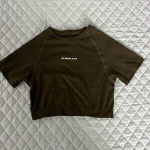 Alphalete cropped short sleeve workout top size small